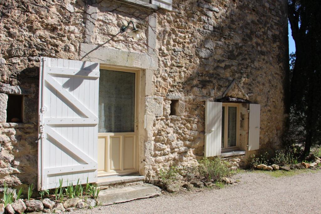 a door to a stone building with a stone wall at Le Pigeonnier, gîte des Lucioles en Provence in Montségur-sur-Lauzon