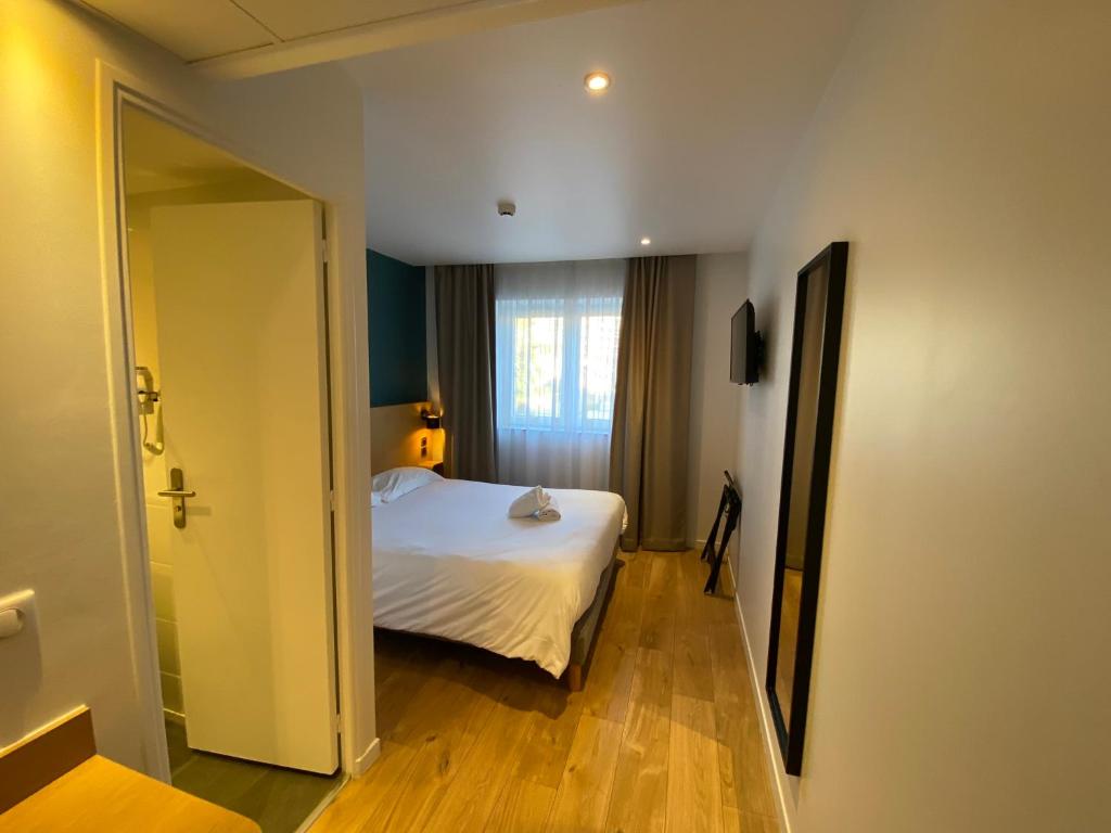Postel nebo postele na pokoji v ubytování Oskar Hotel