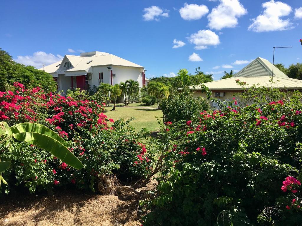 Zahrada ubytování Résidence Le Vallon Guadeloupe Parc Piscine Appartements & Studios & Services hôteliers à la carte