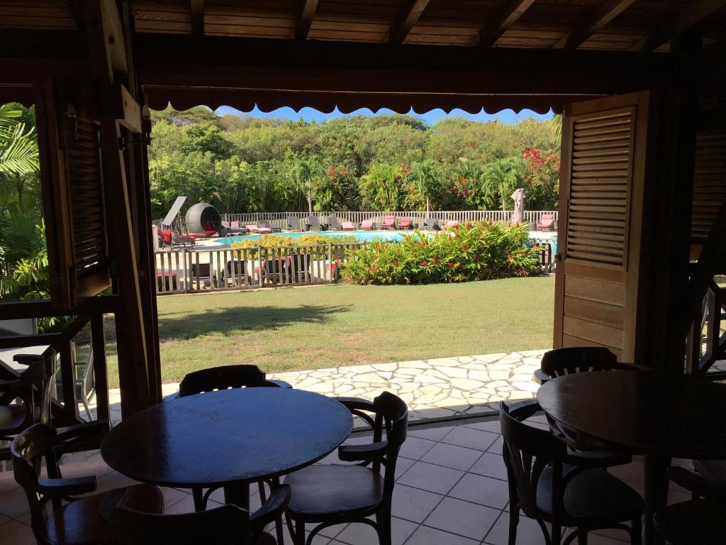 Zahrada ubytování Résidence Le Vallon Guadeloupe Parc Piscine Appartements & Studios & Services hôteliers à la carte