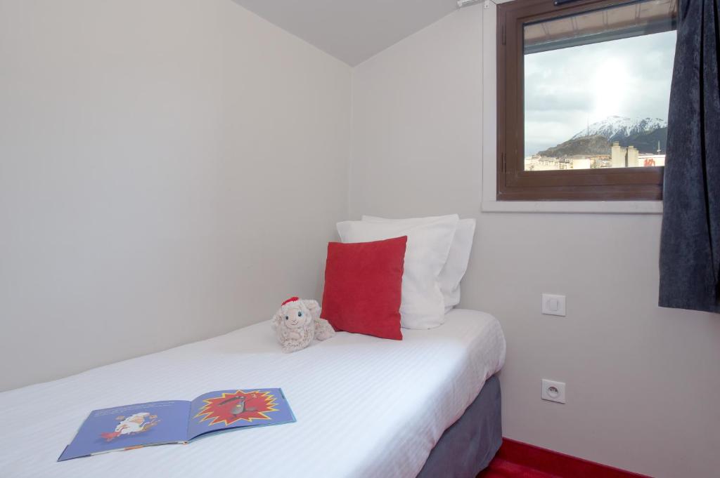 Postel nebo postele na pokoji v ubytování SOWELL HOTELS Le Parc & Spa