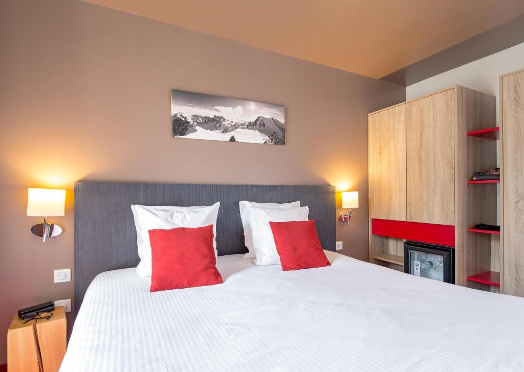 Postel nebo postele na pokoji v ubytování SOWELL HOTELS Le Parc & Spa