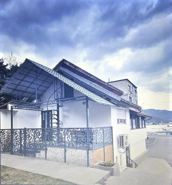 Budova, kde se vila nachází