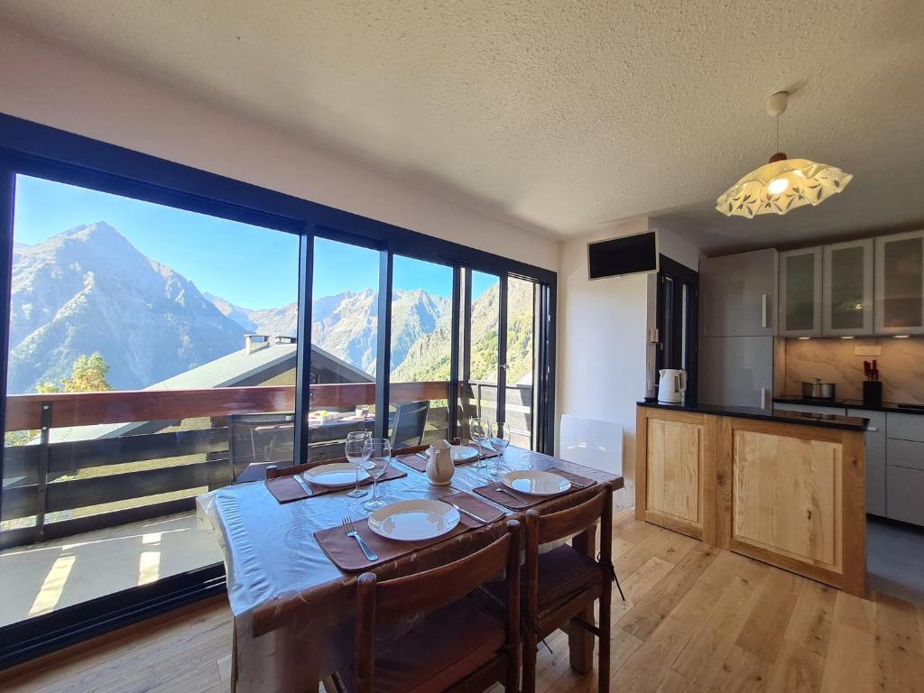 a kitchen with a table with a view of a mountain at Sequoias - 102 - Appart moderne 4 pers in Les Deux Alpes