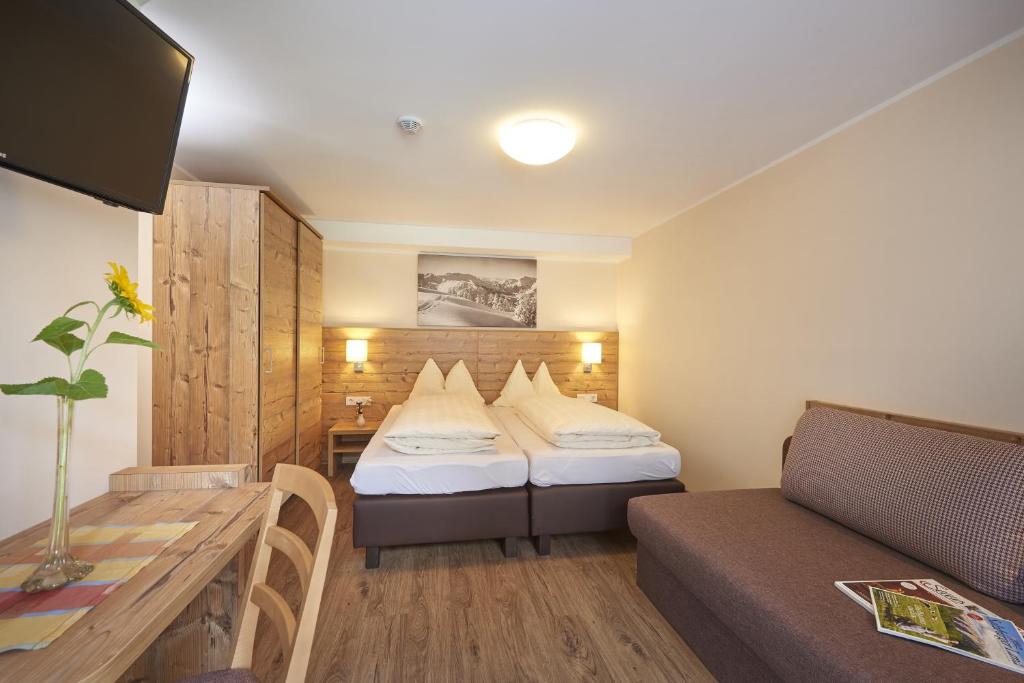 A bed or beds in a room at Pension Gabi