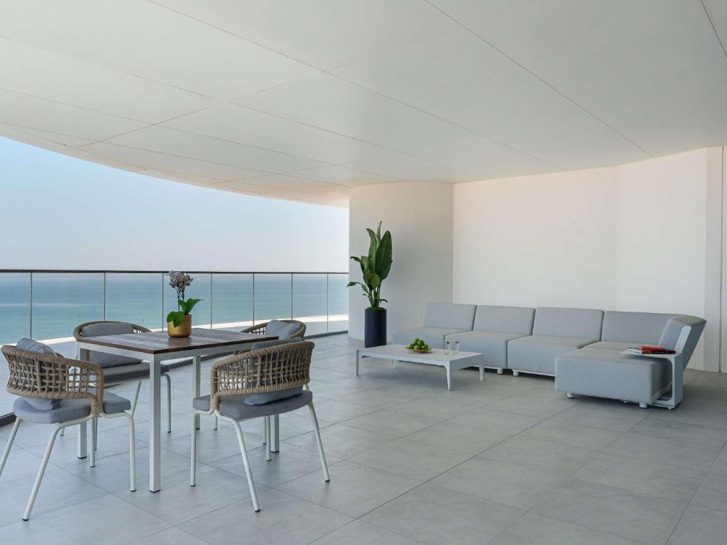 Posezení v ubytování Rixos Premium Qetaifan Island North