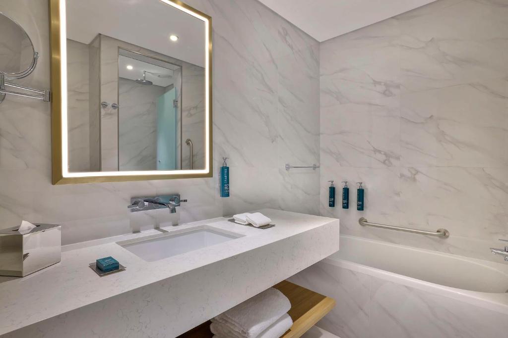 Hilton Garden Inn Dubai Business Bay - Resim 15