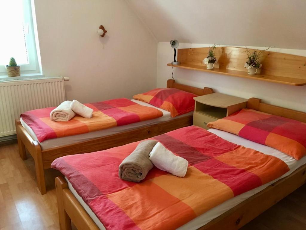Postel nebo postele na pokoji v ubytování Hamri Privat