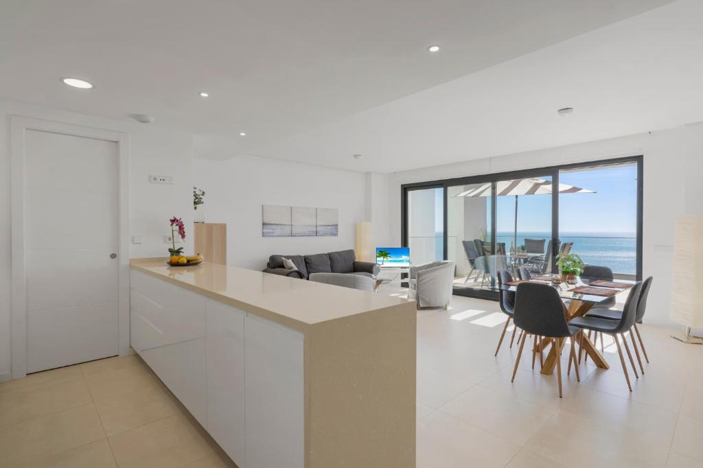 El Higueron apartment by Costarentals - Ref 66