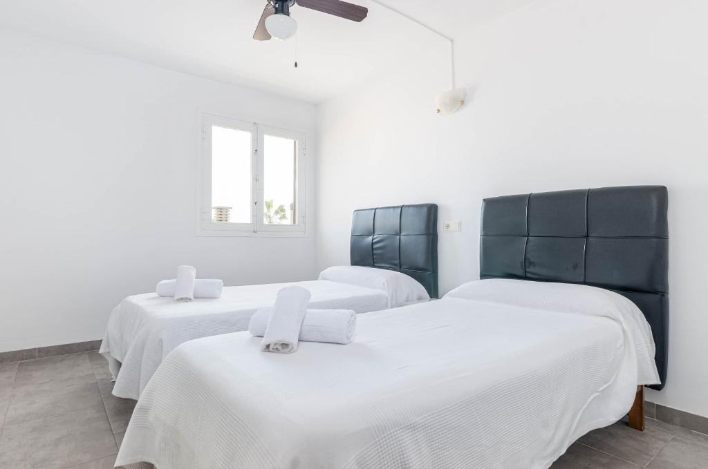 Posteľ alebo postele v izbe v ubytovaní Acapulco Apartments