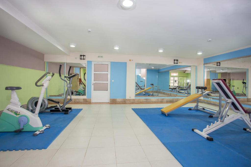 Centrum fitness w obiekcie Kouros Palace