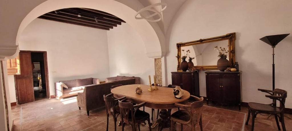 Posezení v ubytování Palacio de los Angulo casa histórica en el centro de Córdoba