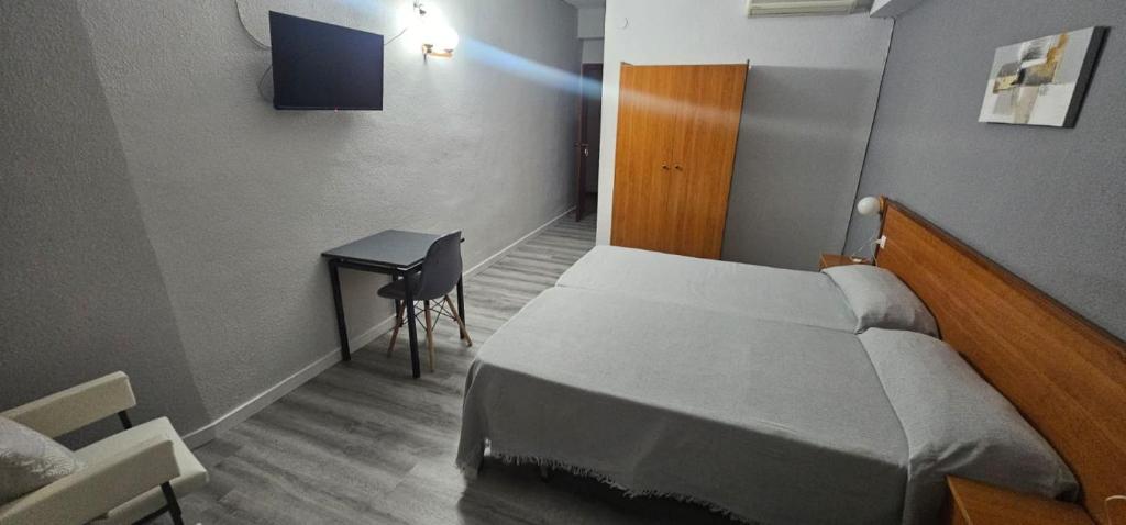 Postel nebo postele na pokoji v ubytování Pensión España 2 Estrellas Cehegin