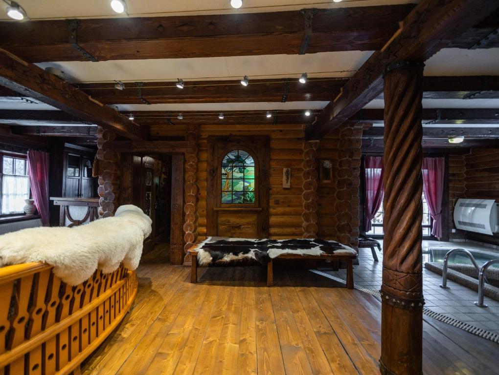 a room with two beds in a room with wooden floors at Korunka in Tatariv