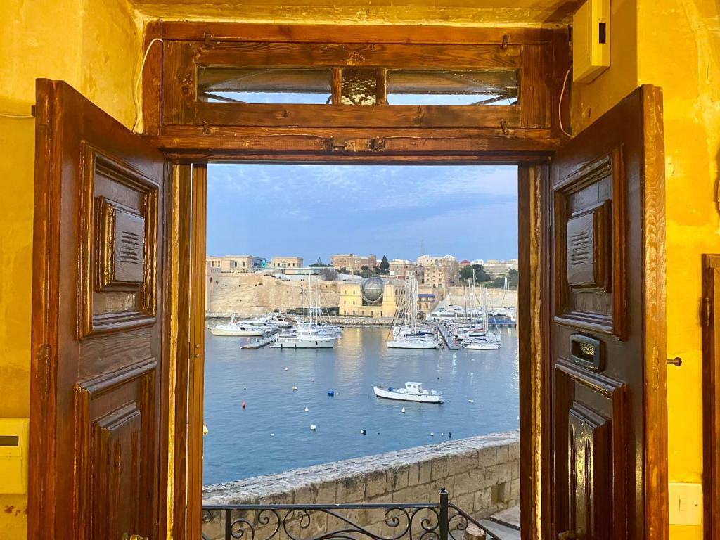 Gallery image of BLUE EYE - Waterfront home in a scenic location in Birgu