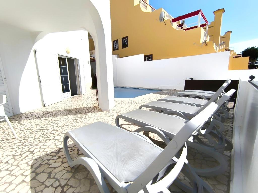 Fotografia z galérie ubytovania BEAUTIFUL VILLA - 4 bedrooms, heated pool, fibre net, 2 priv car park places, tv channels v destinácii Adeje