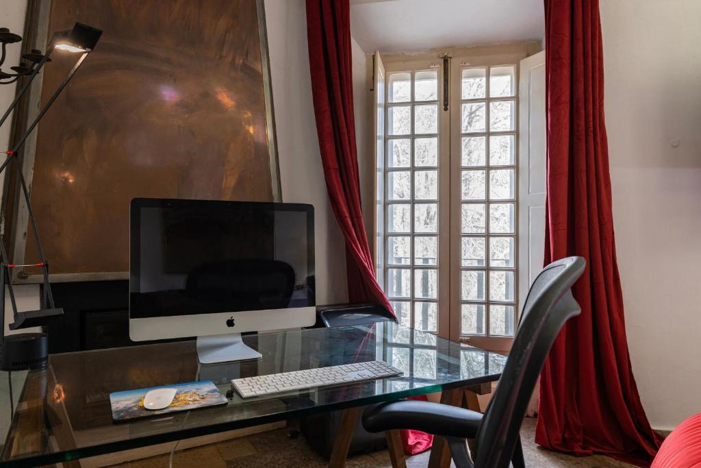 Sintra WOW - Unique double Smart Room in 17th century Palace! Hot tub, Snooker, BBQ, PS5, Sauna, Gym - Resim 6