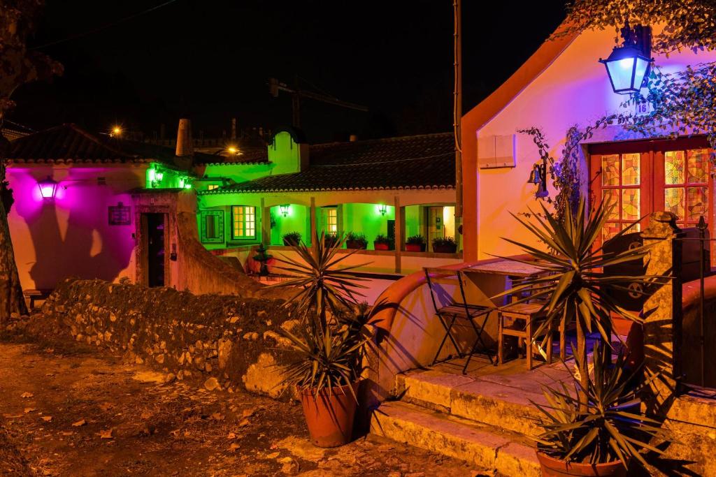 Sintra WOW - Unique double Smart Room in 17th century Palace! Hot tub, Snooker, BBQ, PS5, Sauna, Gym - Resim 9