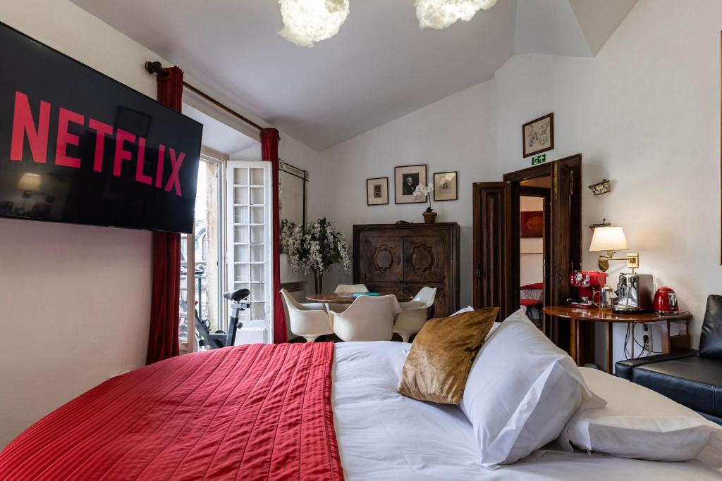 Sintra WOW - Unique double Smart Room in 17th century Palace! Hot tub, Snooker, BBQ, PS5, Sauna, Gym - Resim 14