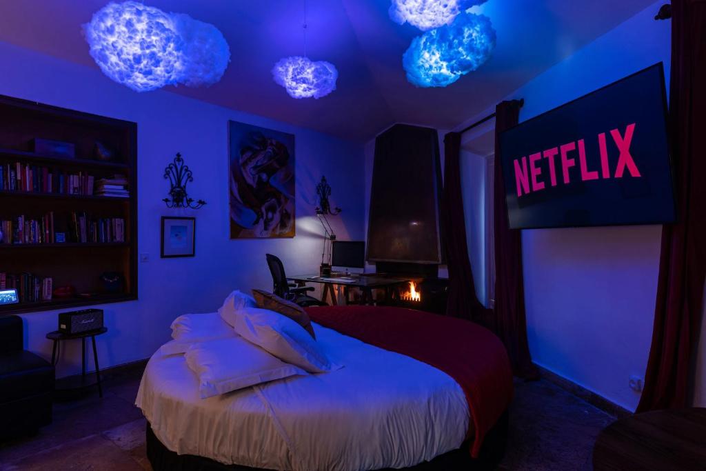 Sintra WOW - Unique double Smart Room in 17th century Palace! Hot tub, Snooker, BBQ, PS5, Sauna, Gym - Resim 24