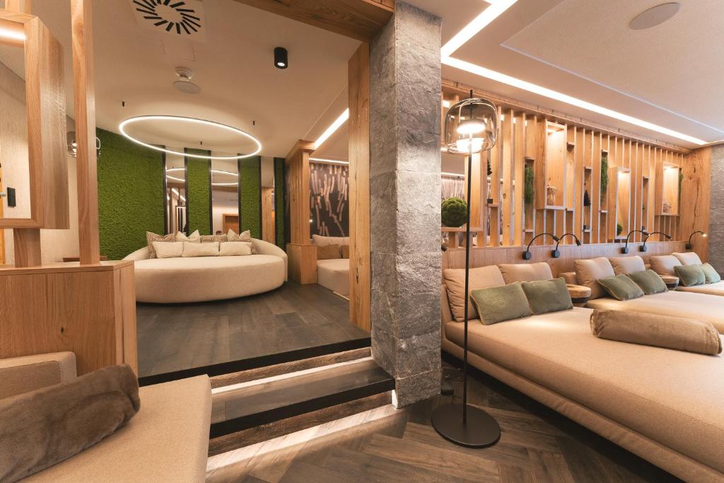 Posteľ alebo postele v izbe v ubytovaní Übergossene Alm Resort