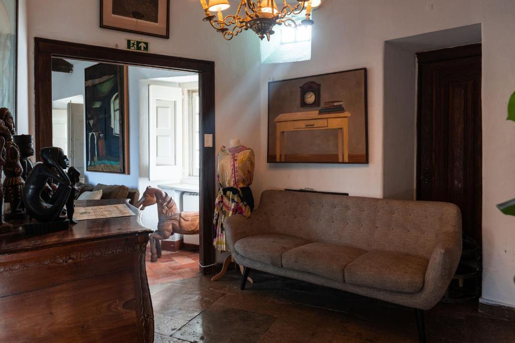 Sintra WOW - Unique double Smart Room in 17th century Palace! Hot tub, Snooker, BBQ, PS5, Sauna, Gym - Resim 29