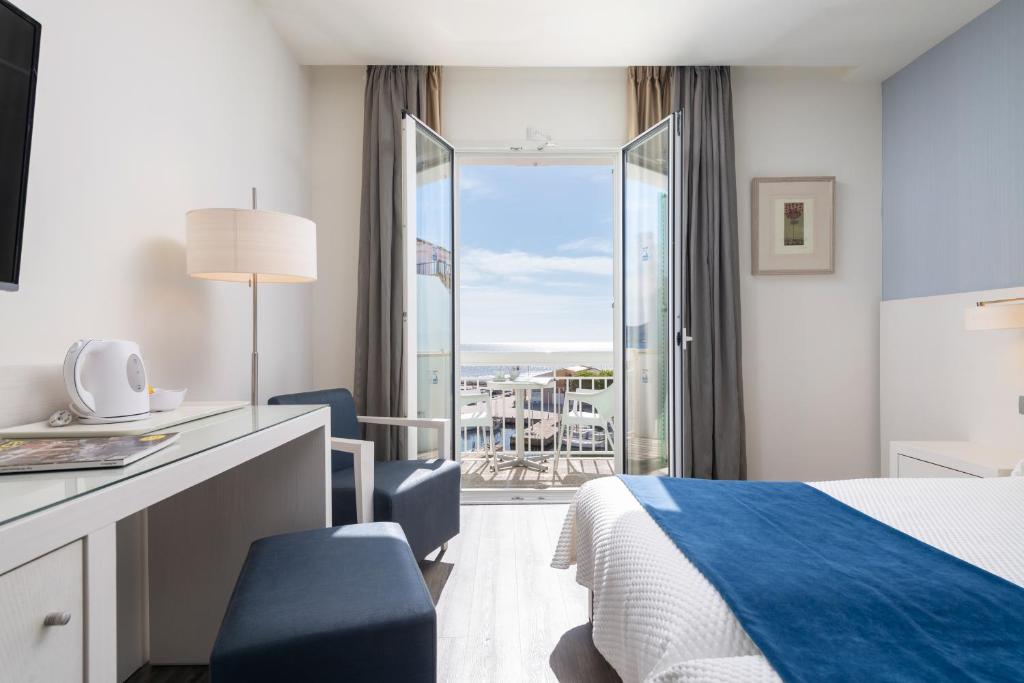 Hotel Cala Bona - Superior Double Room With Sea View
