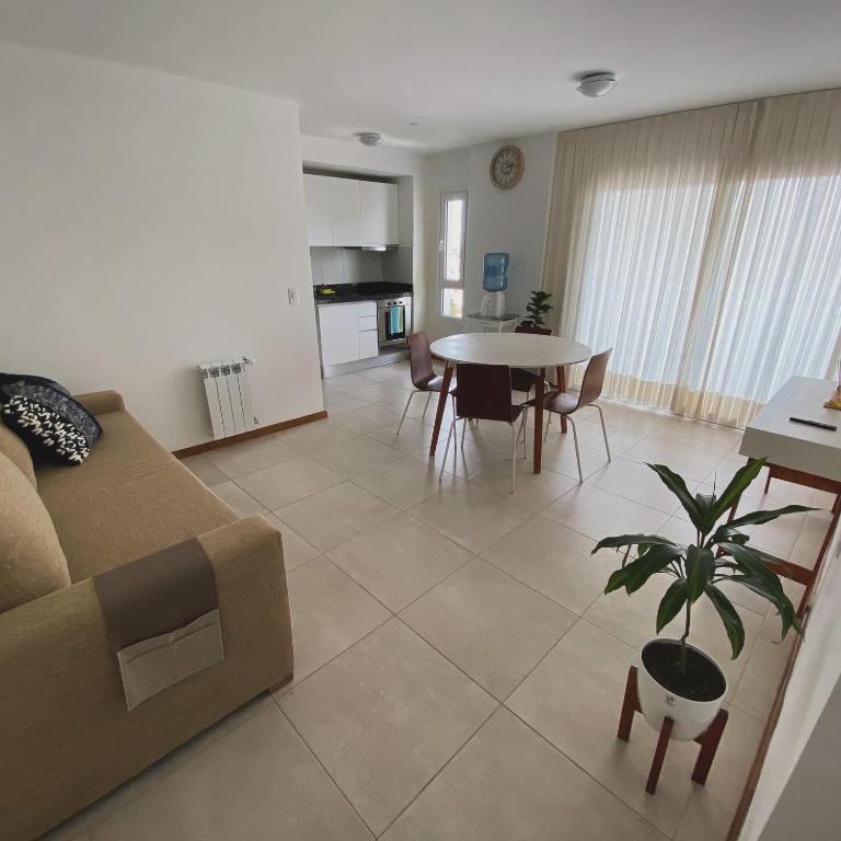 a living room with a couch and a table at Departamento Séptimo Portal Norte in Concordia