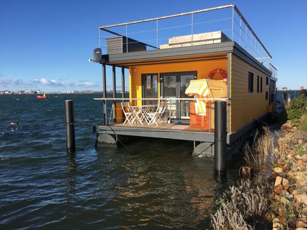 Naturlandskabet i nærheden af båden