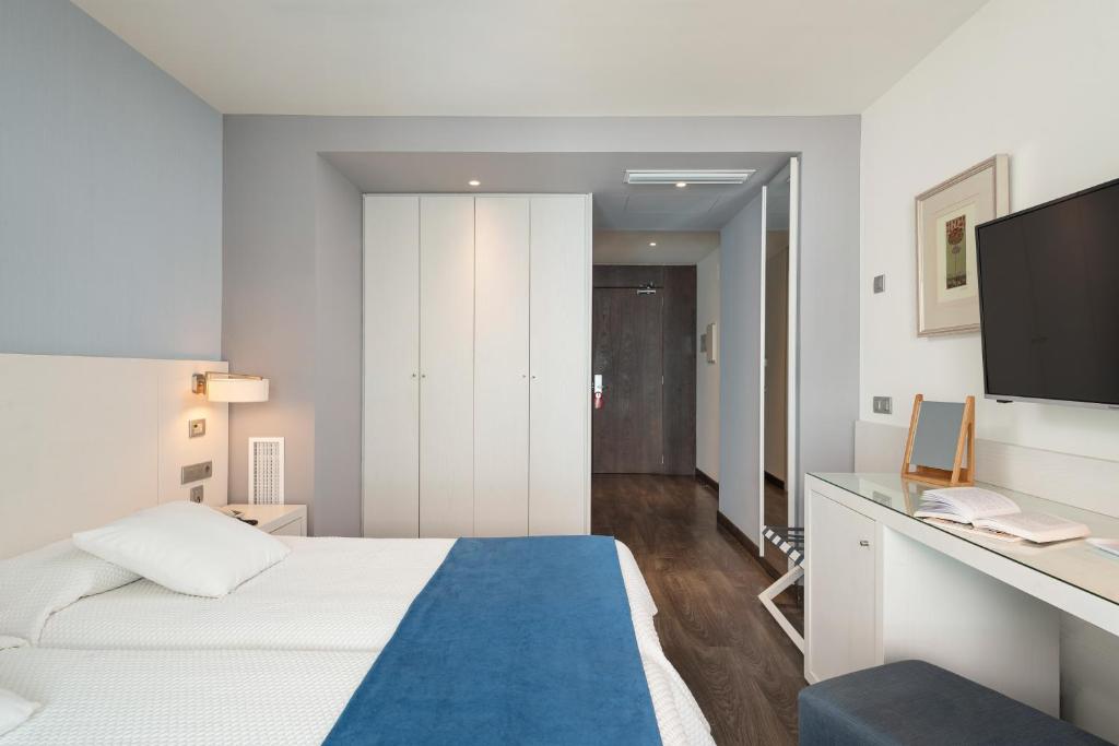 Hotel Cala Bona - Superior Double Room With City View