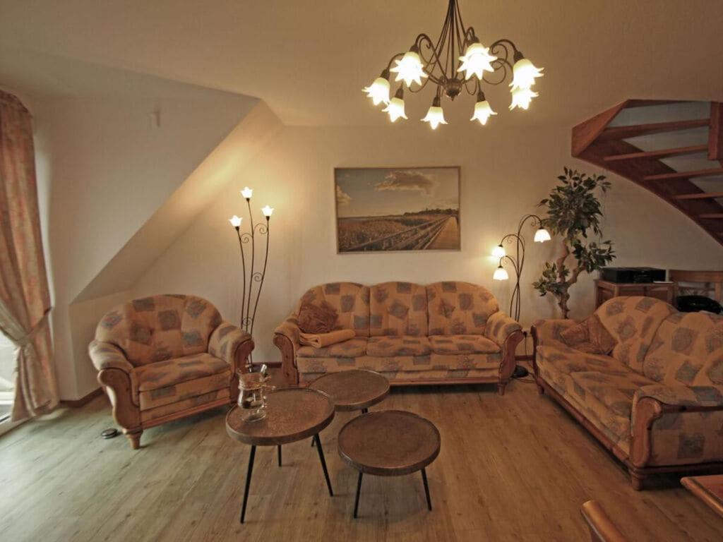 Χώρος καθιστικού στο Lake View Modern Retreat