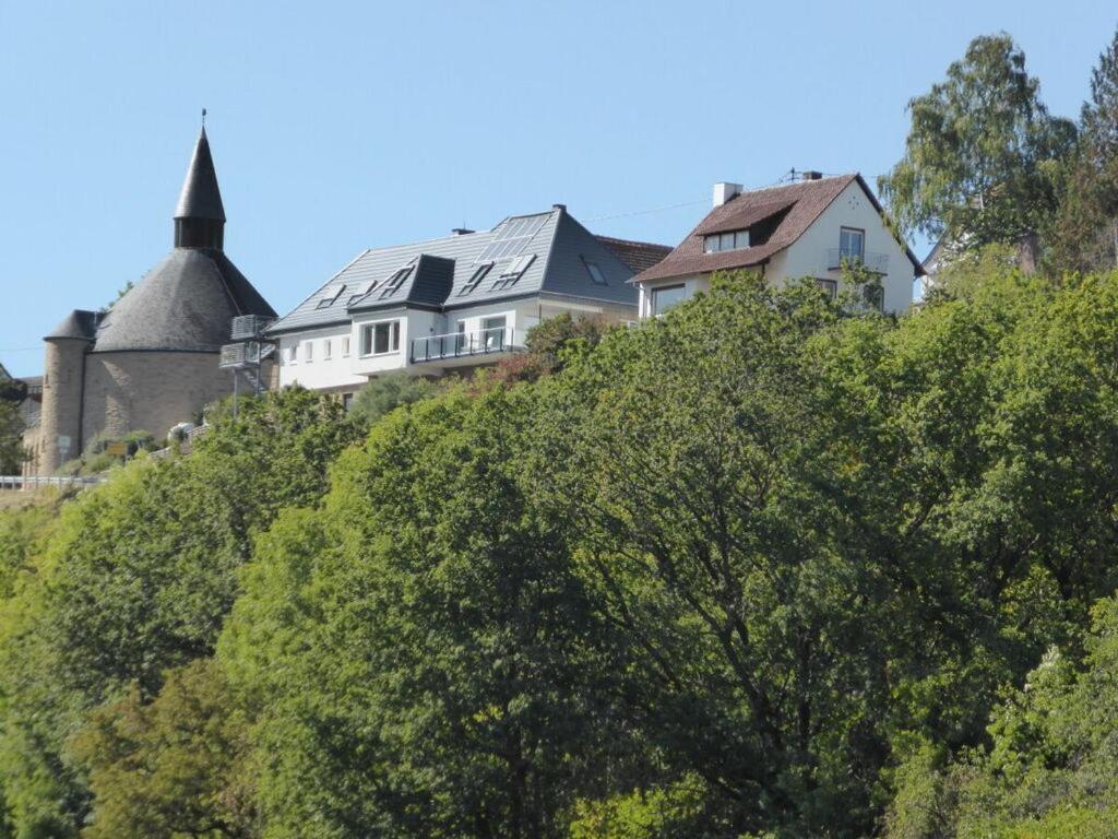 Das Gebäude in dem sich das Ferienhaus befindet