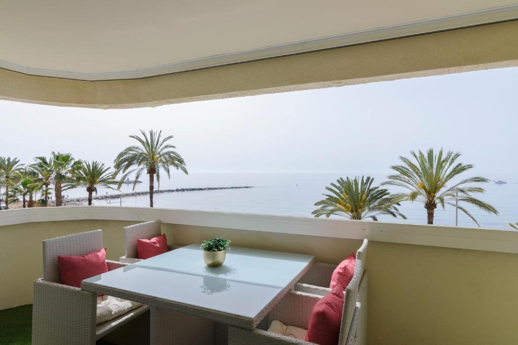 Sea Front Apartment in Marbella Center