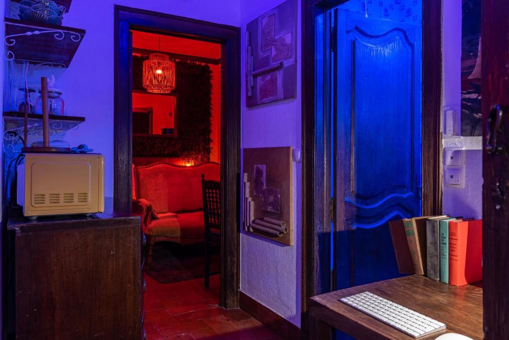 Sintra WOW - Unique double Smart Room in 17th century Palace! Hot tub, Snooker, BBQ, PS5, Sauna, Gym - Resim 44