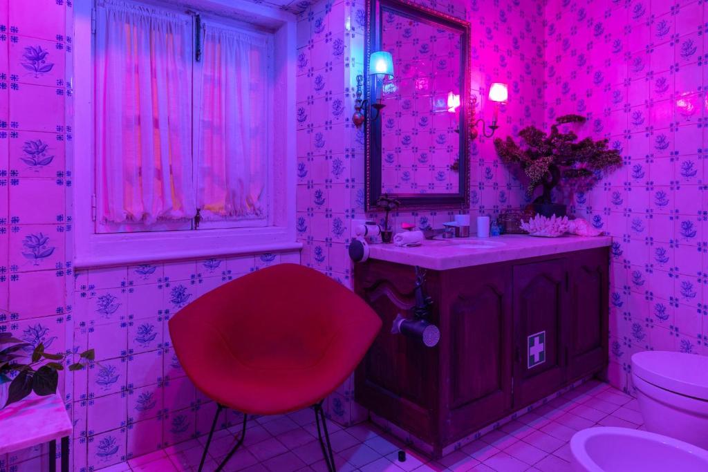 Sintra WOW - Unique double Smart Room in 17th century Palace! Hot tub, Snooker, BBQ, PS5, Sauna, Gym - Resim 34
