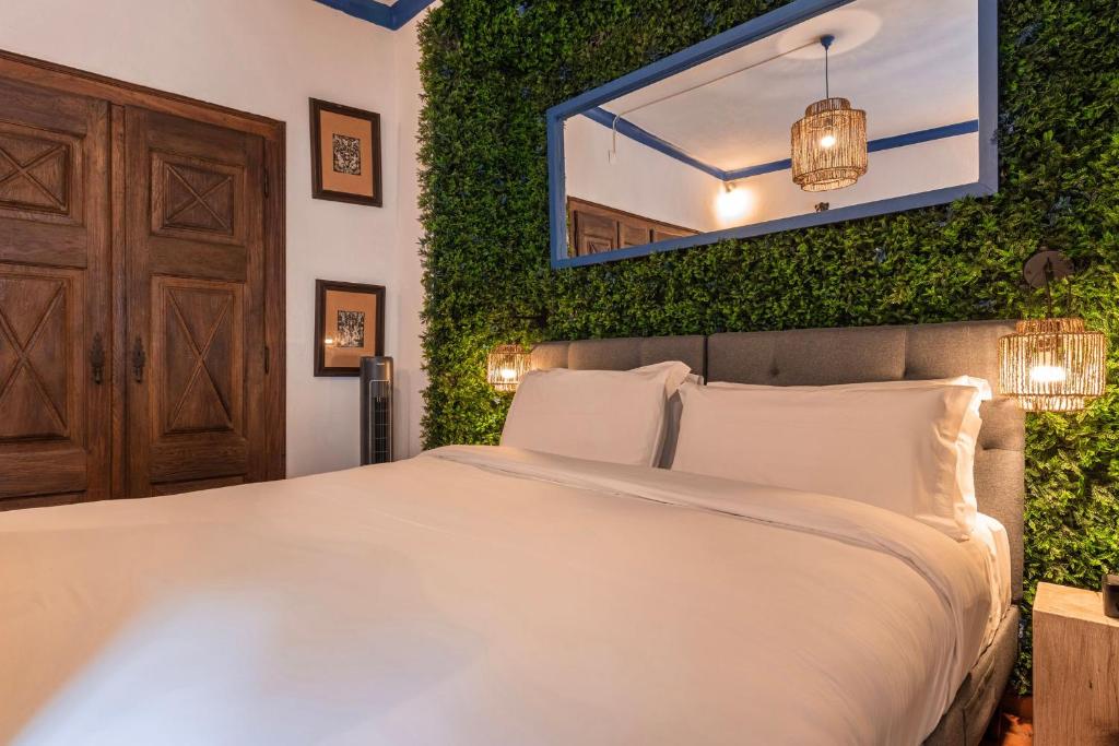 Sintra WOW - Unique double Smart Room in 17th century Palace! Hot tub, Snooker, BBQ, PS5, Sauna, Gym - Resim 33