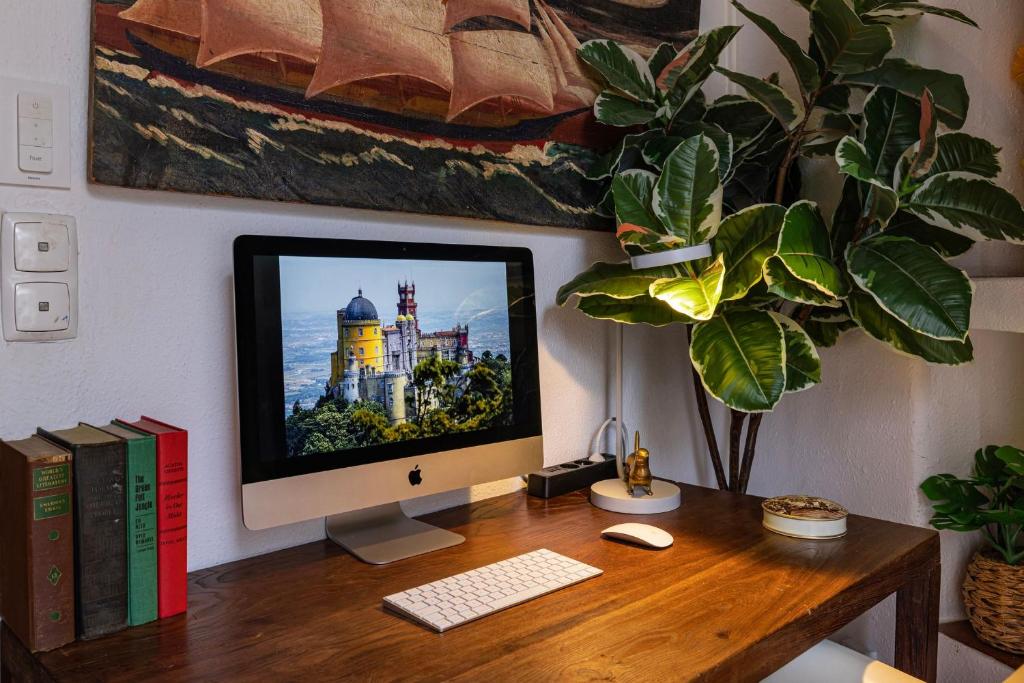 Sintra WOW - Unique double Smart Room in 17th century Palace! Hot tub, Snooker, BBQ, PS5, Sauna, Gym - Resim 38