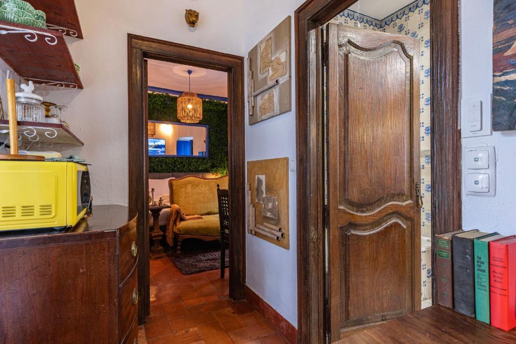 Sintra WOW - Unique double Smart Room in 17th century Palace! Hot tub, Snooker, BBQ, PS5, Sauna, Gym - Resim 31