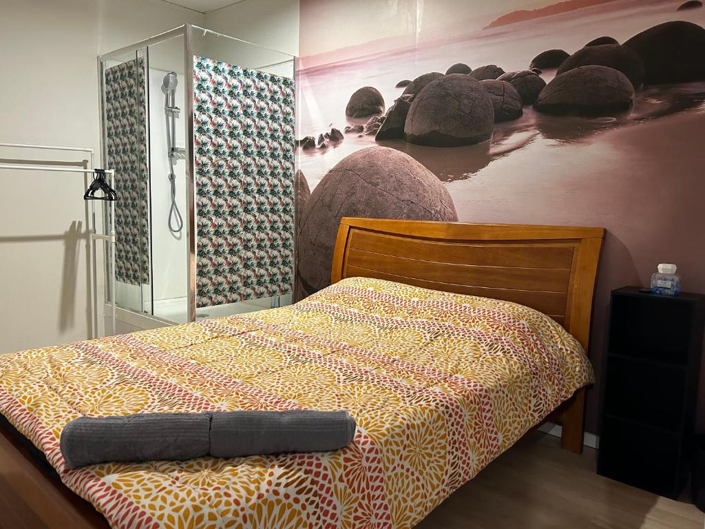Postel nebo postele na pokoji v ubytování Sky World Cozy Home