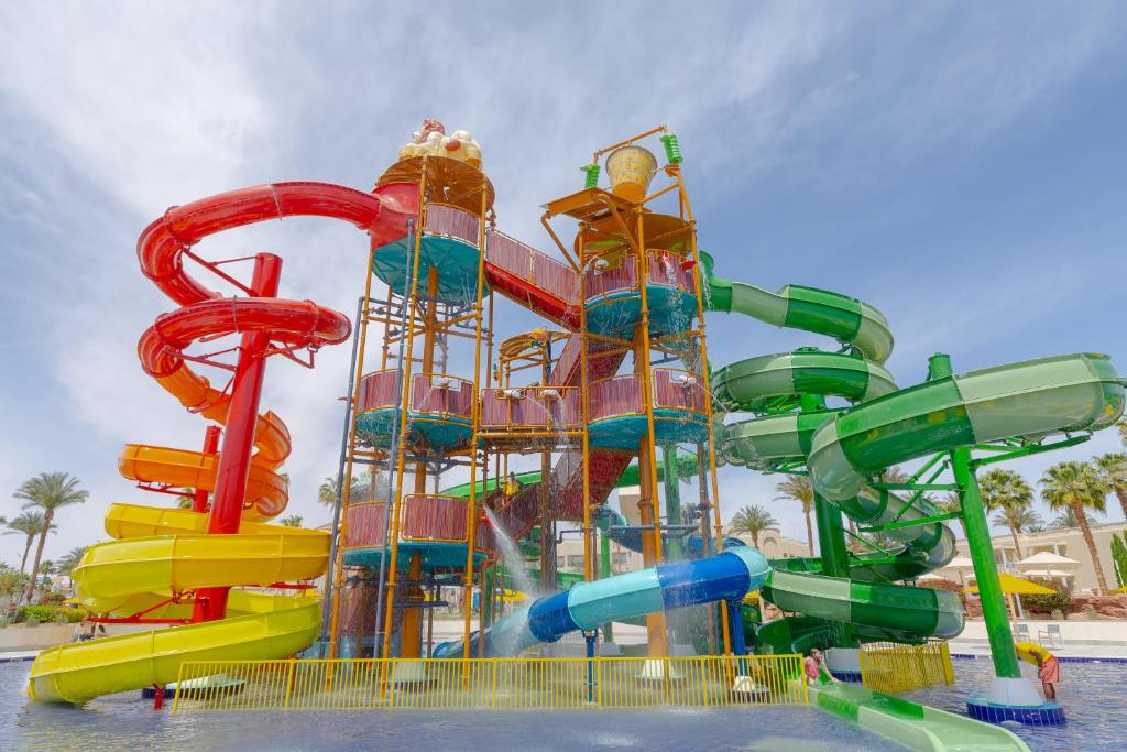 Bazén v ubytování Beach Albatros Aqua Park - Hurghada nebo v jeho okolí
