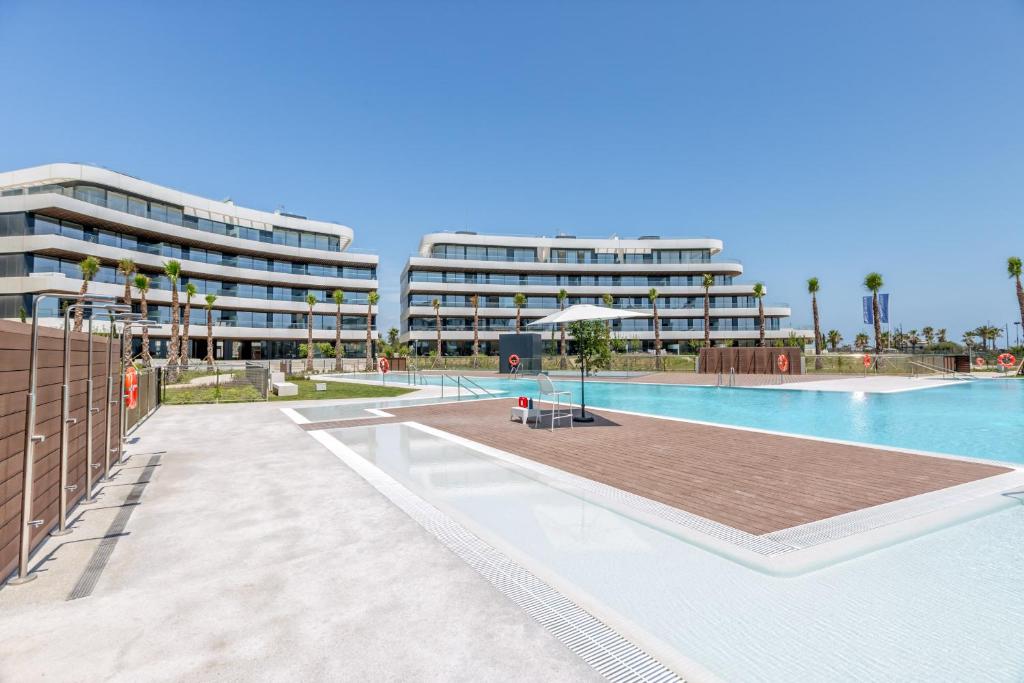 ViVi Homes - Fari Pool, Sauna, Gym & Sea View