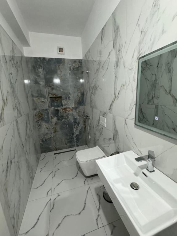 Un baño de Hotel Kaloshi