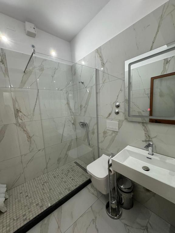 Un baño de Hotel Kaloshi