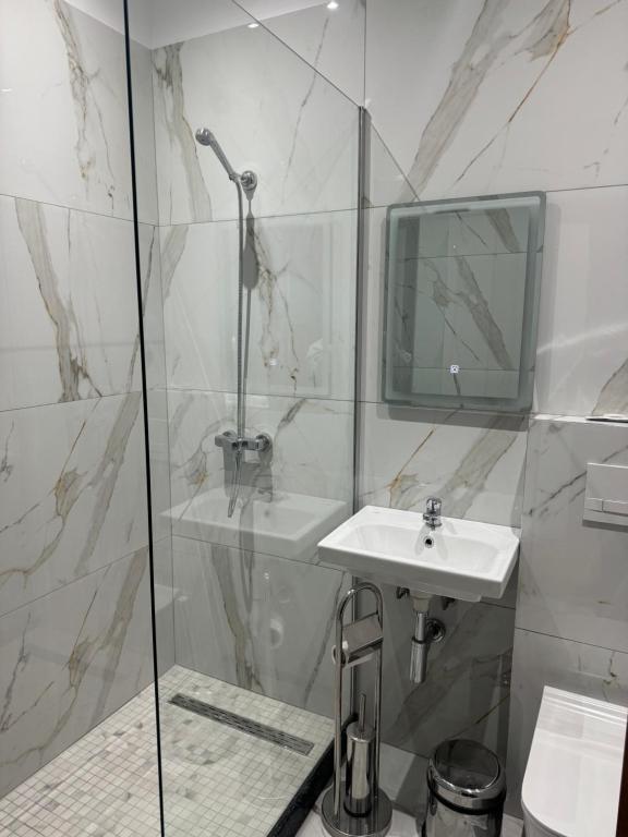 Un baño de Hotel Kaloshi