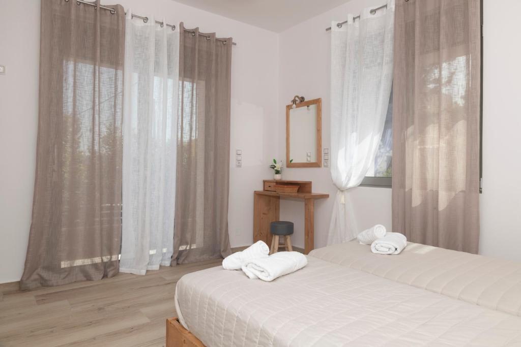 Postel nebo postele na pokoji v ubytování Elixrysos Apartment 1