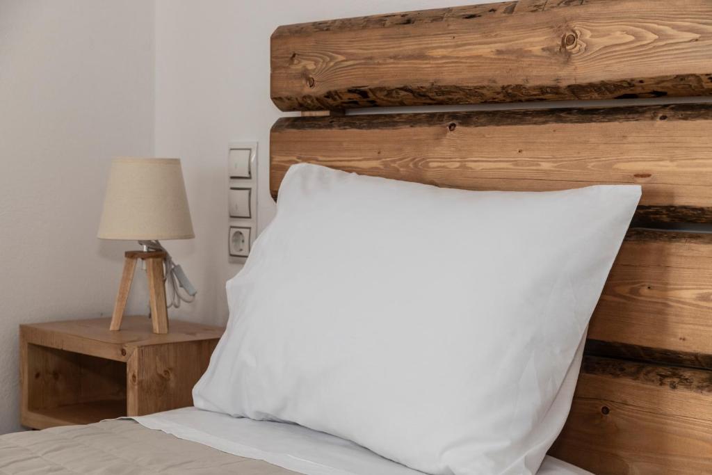 Postel nebo postele na pokoji v ubytování Elixrysos Apartment 1
