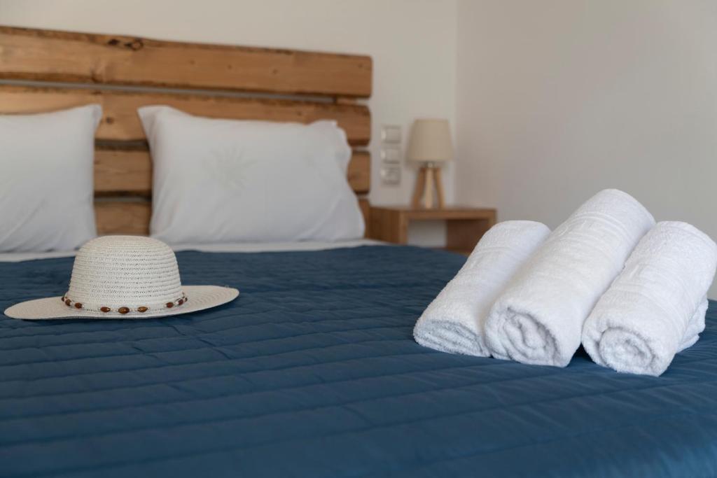 Postel nebo postele na pokoji v ubytování Elixrysos Apartment 1