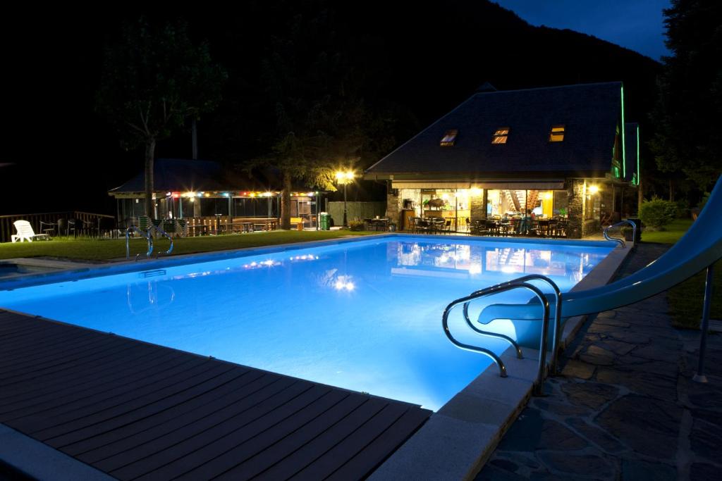 Bazén v ubytování Bungalows Verneda Mountain Resort nebo v jeho okolí