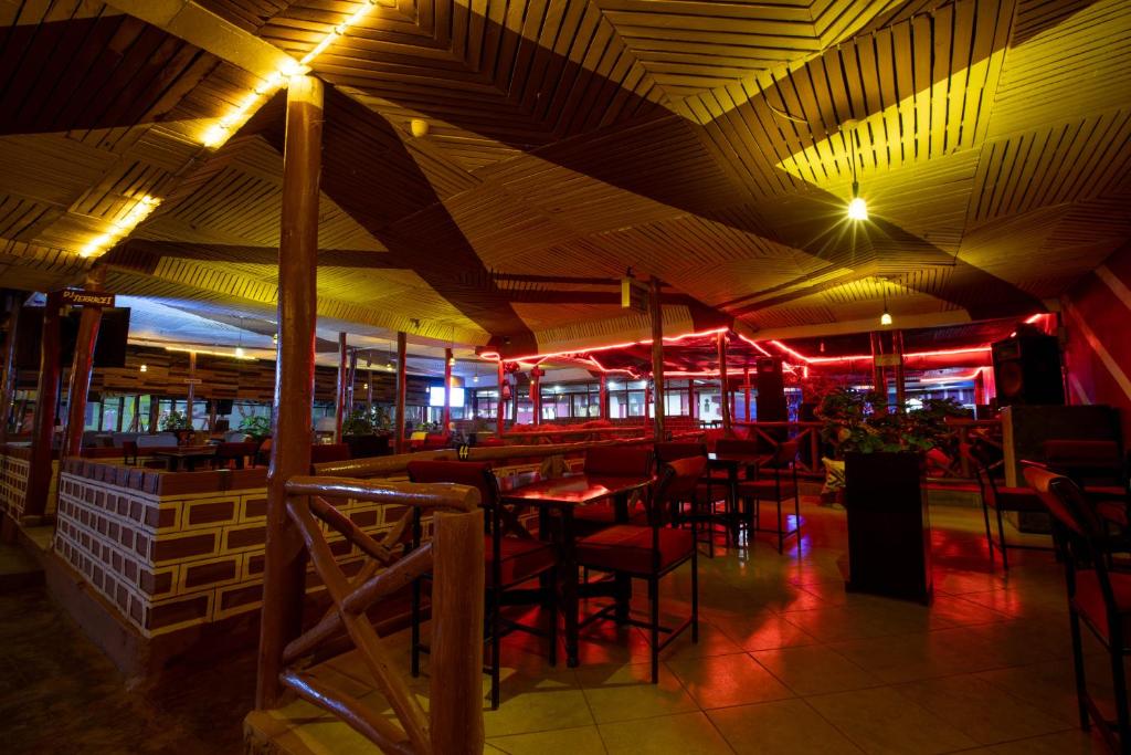Restaurace v ubytování The Luke Hotel Cravers Thika