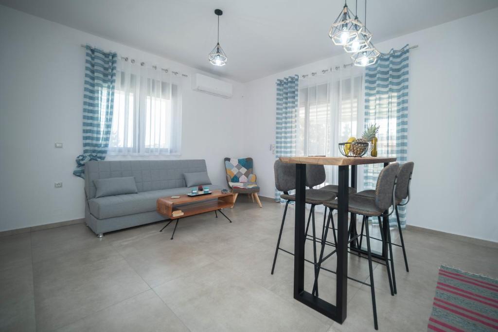 Posezení v ubytování Elixrysos Apartment 2